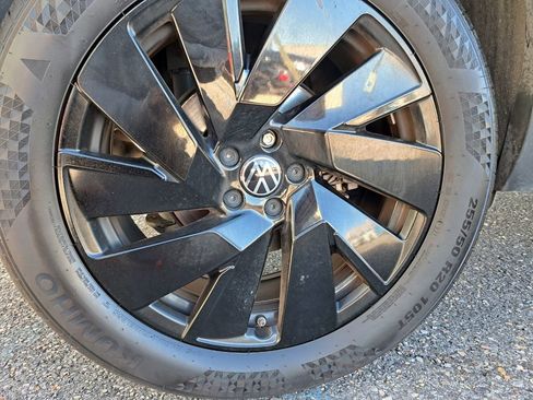 Used 2024 Volkswagen Atlas SE w/ Black Wheel Package image 27