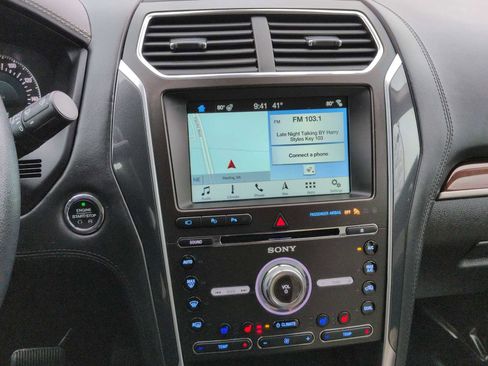 Used 2017 Ford Explorer Platinum image 29