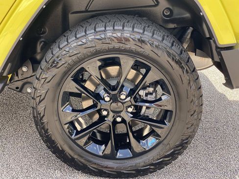 Used 2022 Jeep Wrangler Unlimited Sahara w/ Cold Weather Group AWD/4WD image 15