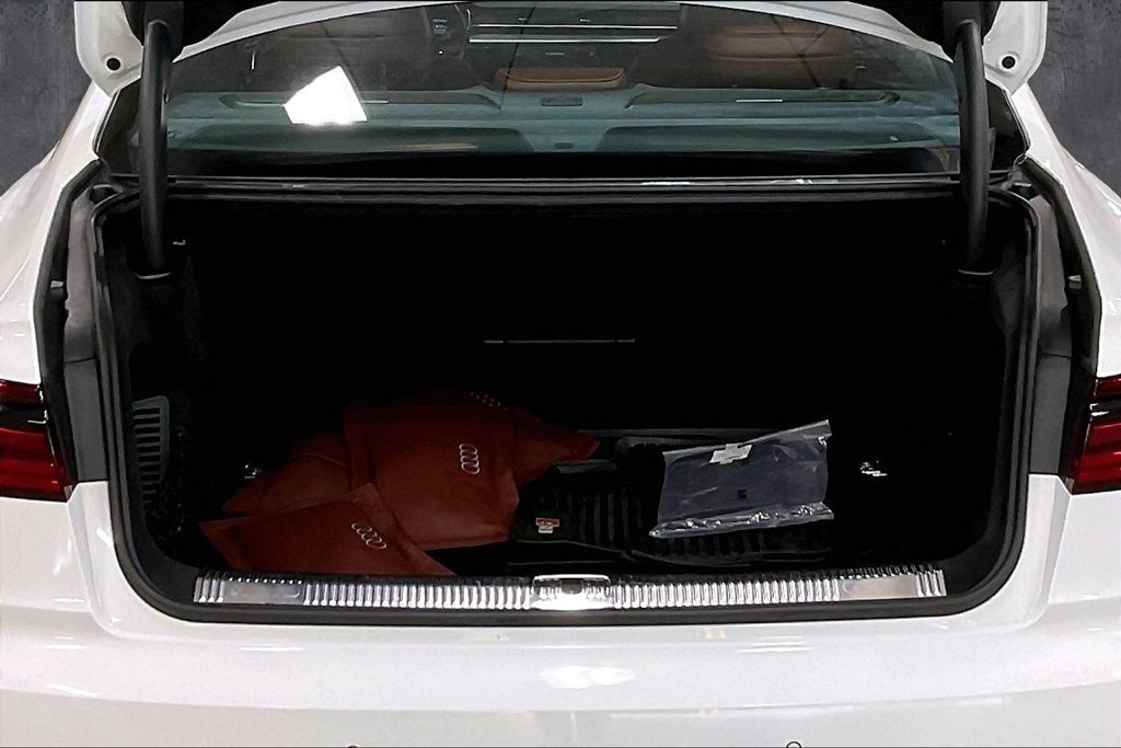 Used 2025 Audi S8 w/ Executive Package AWD/4WD image 5
