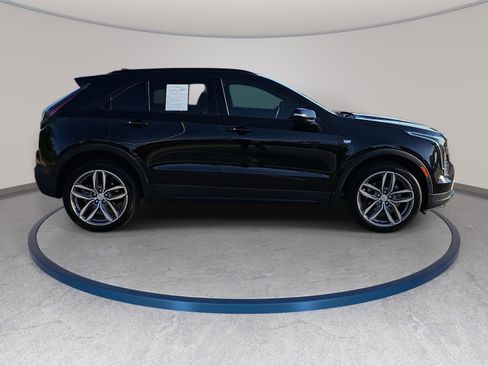 Used 2022 Cadillac XT4 Sport w/ Enhanced Visibility Package FWD image 4