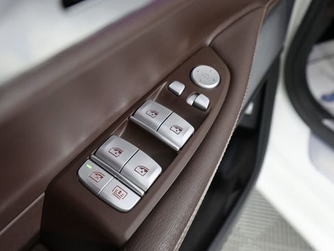 Used 2016 BMW 740i image 32