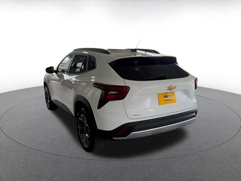 Used 2025 Chevrolet Trax LT image 11