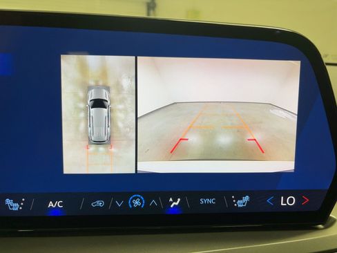 New 2026 Chevrolet Traverse LT w/ Sun and Wheel Package image 25