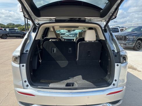 Used 2022 Buick Enclave Avenir image 5