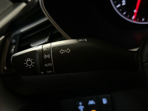 Used 2021 Genesis G70 3.3T image 32