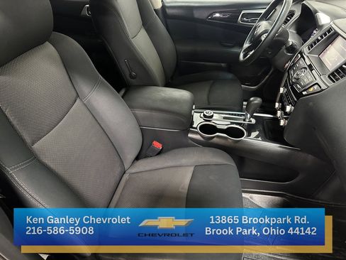 Used 2017 Nissan Pathfinder S image 21