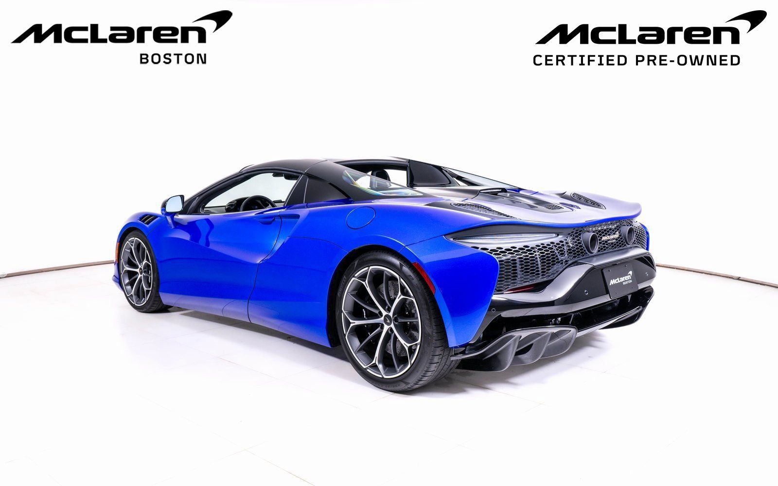 Used 2025 McLaren Artura Spider RWD image 4