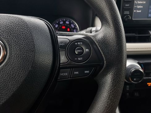 Used 2019 Toyota RAV4 XLE FWD image 21