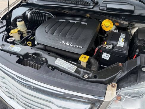 Used 2015 Chrysler Town & Country Touring-L w/ Driver Convenience Group FWD image 16
