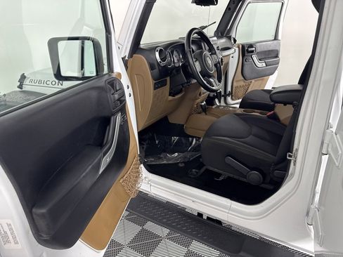 Used 2014 Jeep Wrangler Unlimited Rubicon w/ Max Tow Package image 19