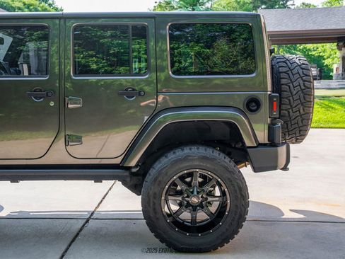 Used 2016 Jeep Wrangler Unlimited Rubicon w/ Connectivity Group image 5