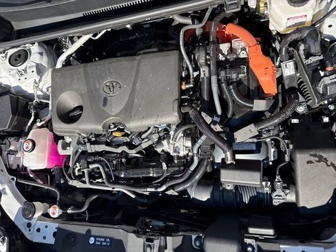 Used 2025 Toyota RAV4 XLE image 28