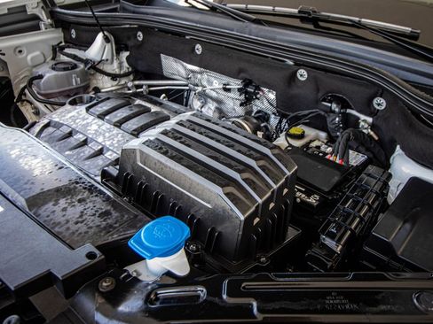 Used 2025 Volkswagen Atlas SEL Premium R-Line image 12