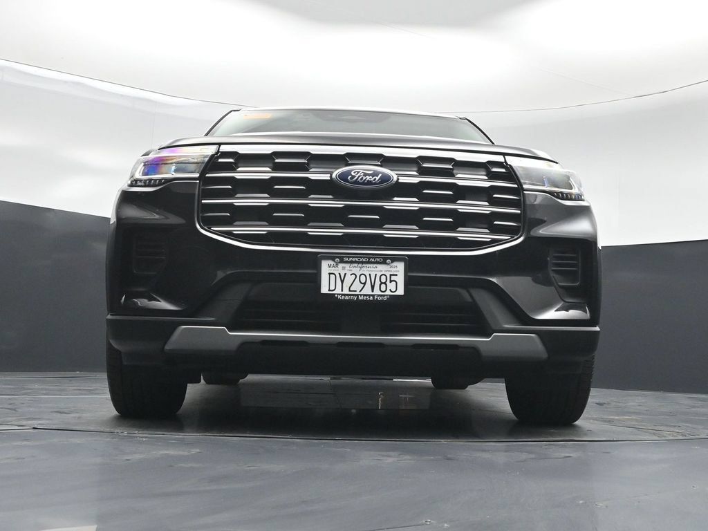Used 2025 Ford Explorer Active AWD/4WD image 45