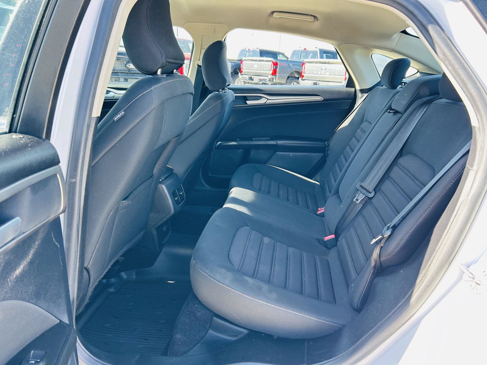 Used 2019 Ford Fusion SE FWD image 23