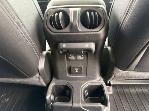 Used 2021 Jeep Gladiator Overland w/ Popular Equipment Package AWD/4WD image 11