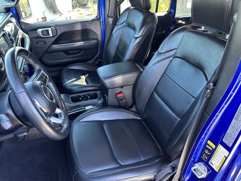 Used 2020 Jeep Wrangler Unlimited Sahara image 21