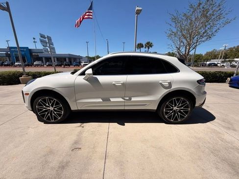 Used 2023 Porsche Macan image 16