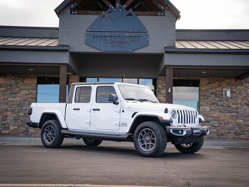Used 2022 Jeep Gladiator Overland w/ Popular Equipment Package AWD/4WD image 1