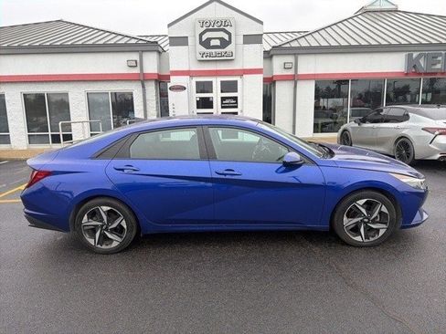 Used 2023 Hyundai Elantra SEL w/ Convenience Package image 9