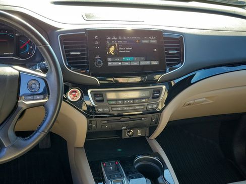 Used 2021 Honda Pilot Touring image 19