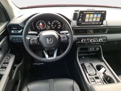 Used 2025 Honda Pilot Touring image 16