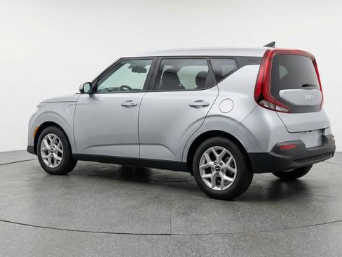 Used 2025 Kia Soul LX w/ LX Technology Package FWD image 6