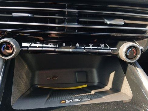 New 2026 Chevrolet Traverse LT w/ Enhanced Driving Package image 25