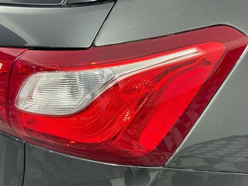 Used 2019 Chevrolet Equinox LT w/ Driver Convenience Package image 33