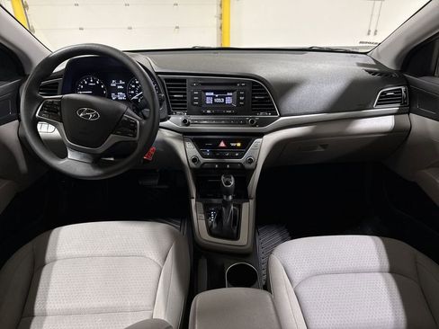 Used 2018 Hyundai Elantra SE w/ Winter Weather Package FWD image 10