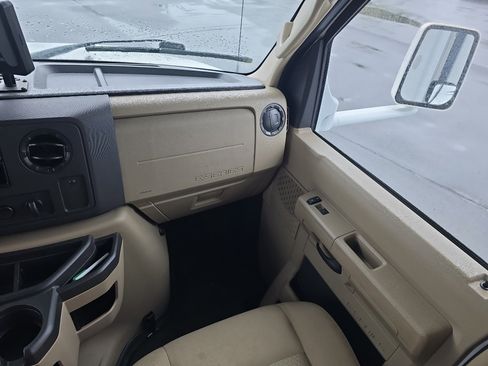 Used 2014 Ford E-350 and Econoline 350 Super Duty RWD image 18