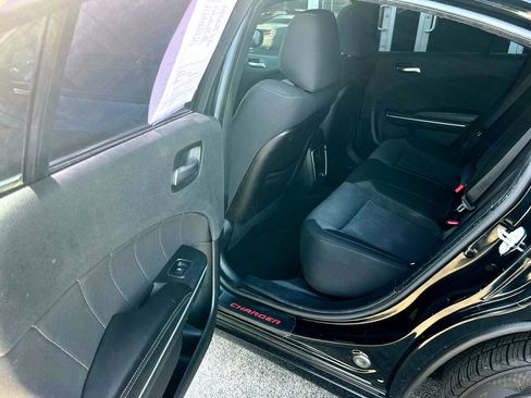 Used 2019 Dodge Charger SXT image 14