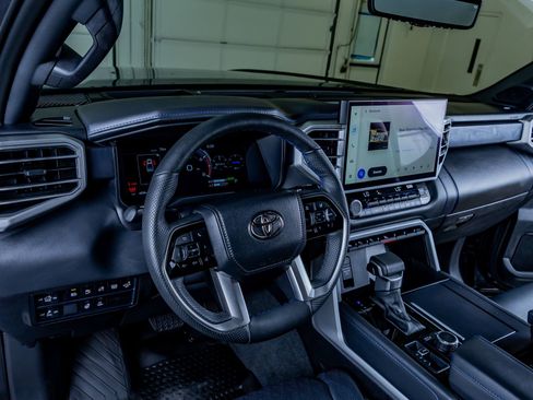 Used 2025 Toyota Tundra Platinum AWD/4WD image 17