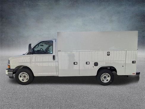 New 2025 Chevrolet Express 3500 w/ Power Convenience Package image 6