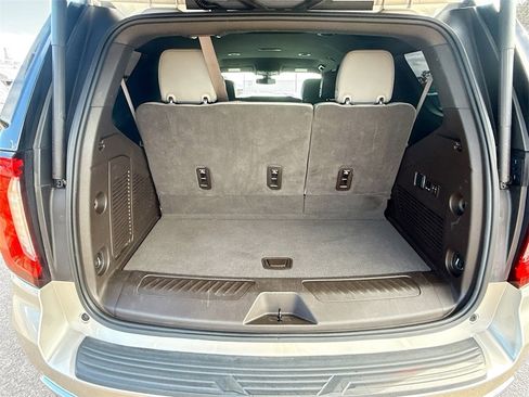 Used 2022 GMC Yukon SLT w/ SLT Luxury Package image 30