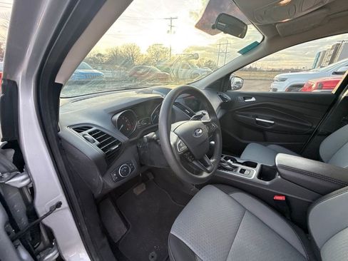 Used 2017 Ford Escape SE w/ Equipment Group 201A image 10