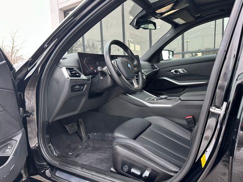 Used 2023 BMW 330i Sedan w/ Premium Package image 17