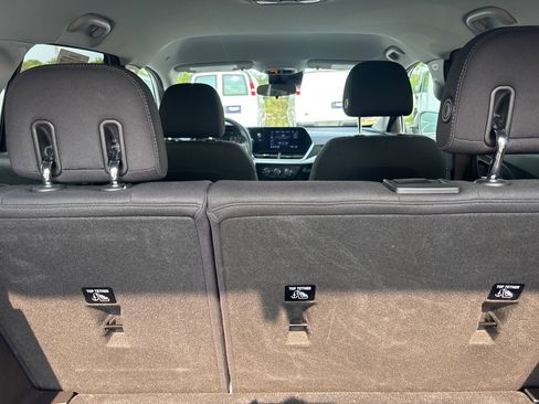 Used 2025 Chevrolet Trax LS image 35