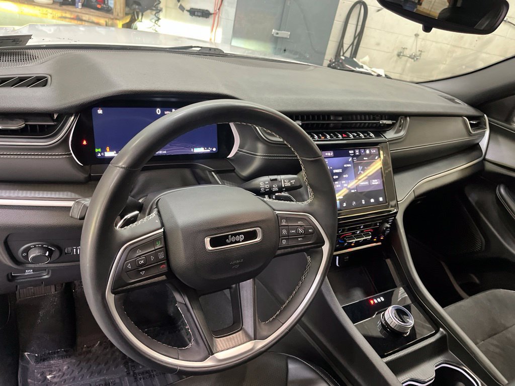 Used 2023 Jeep Grand Cherokee Altitude AWD/4WD image 16