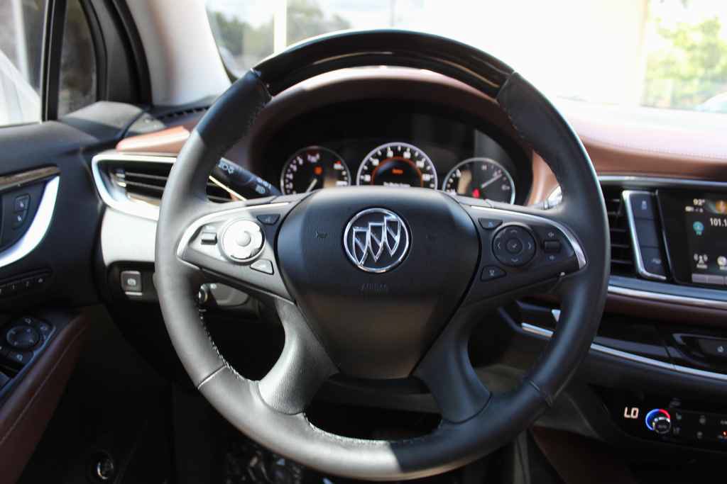 Used 2018 Buick Enclave Avenir w/ Avenir Technology Package FWD image 14