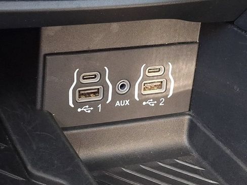 Used 2025 Chrysler Pacifica Limited FWD image 27