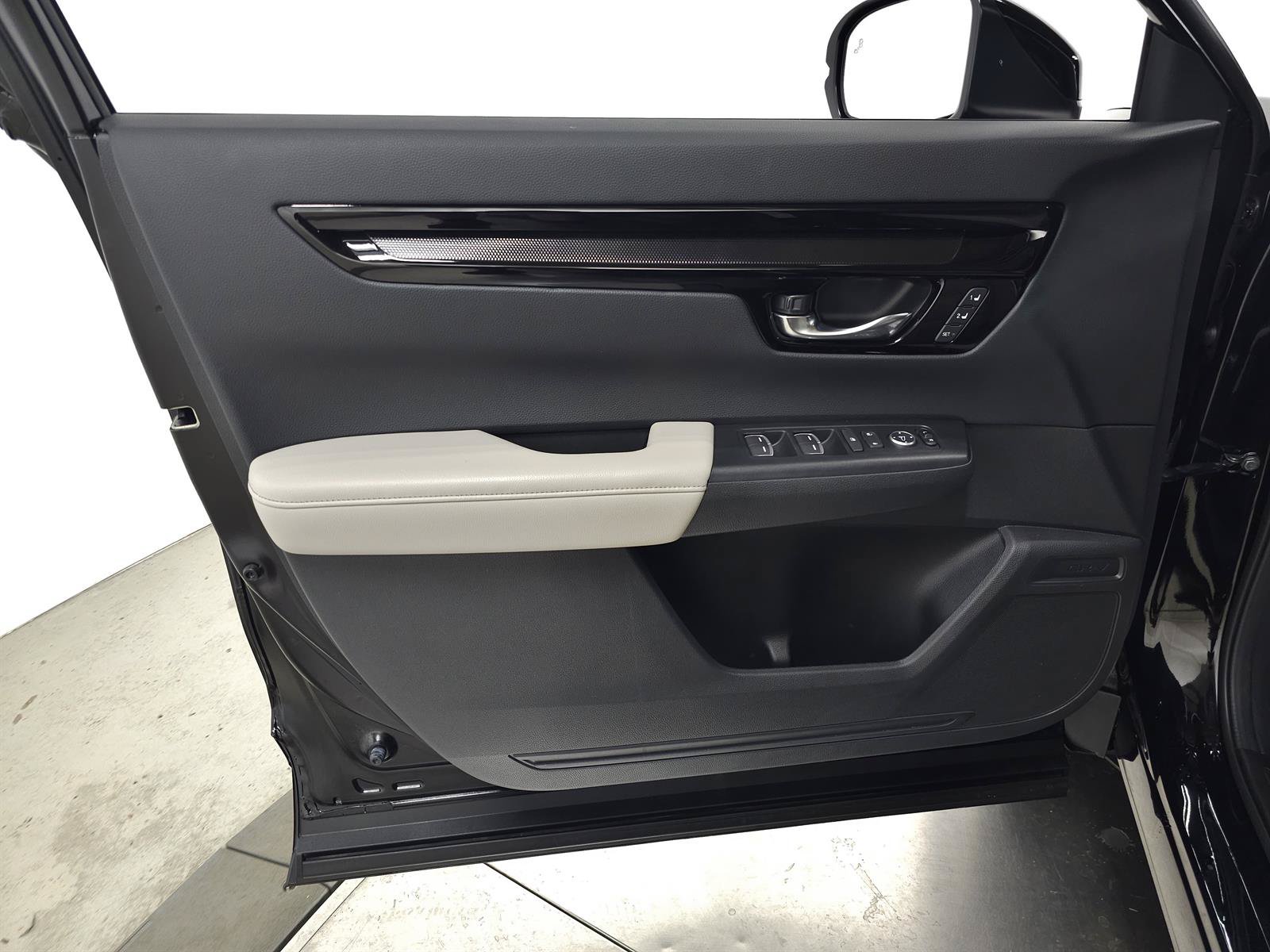 Used 2025 Honda CR-V EX-L image 15