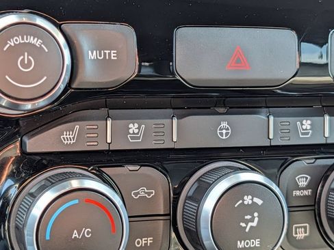 Used 2024 RAM 1500 Laramie AWD/4WD image 54