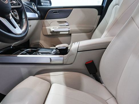 Used 2022 Mercedes-Benz GLB 250 image 18