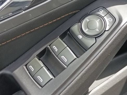 Used 2020 Chevrolet Traverse LT FWD image 21