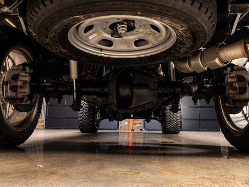 Used 2024 Ford F350 Platinum w/ FX4 Off-Road Package image 15