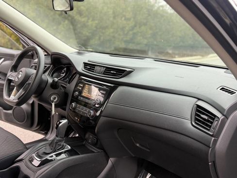 Used 2017 Nissan Rogue S image 24