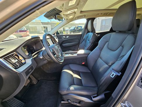 Used 2025 Volvo XC60 B5 Plus image 12
