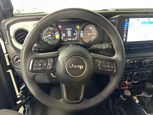 Used 2024 Jeep Wrangler Unlimited image 13